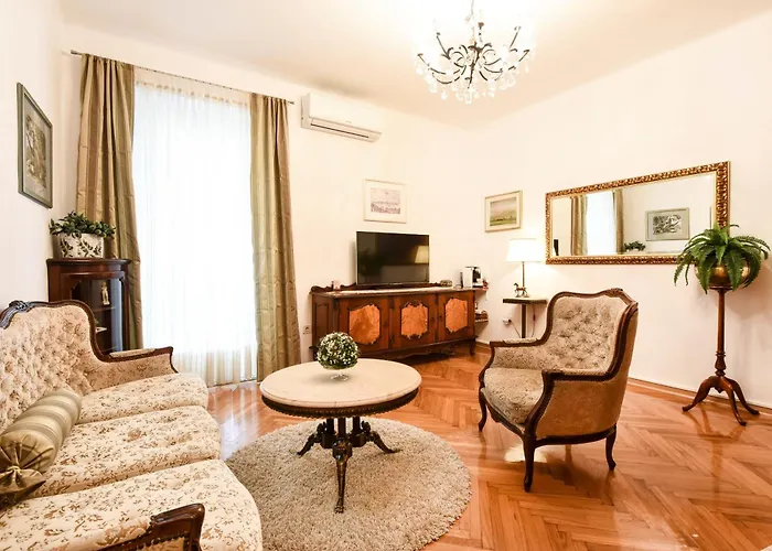 Central Palace Apartment
